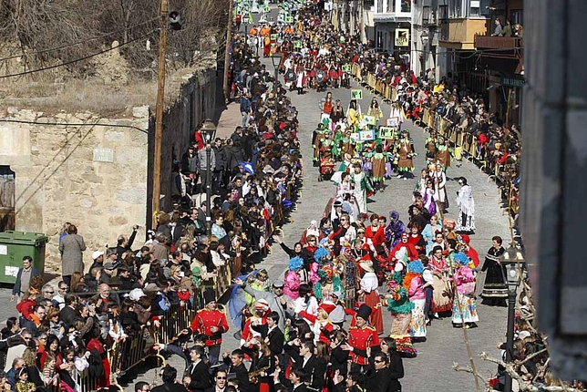 Carnaval de Cebreros, desfile de comparsas y carrozas