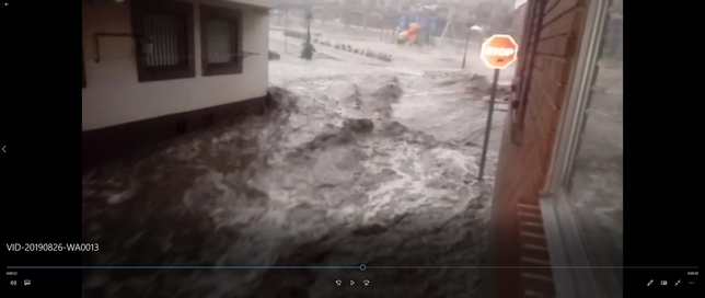 Una tormenta desborda arroyos y causa destrozos en Las Navas