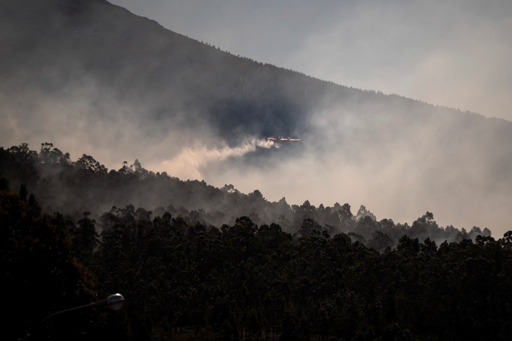 Cuatro fuegos forestales arrasan 500 hectáreas en Galicia