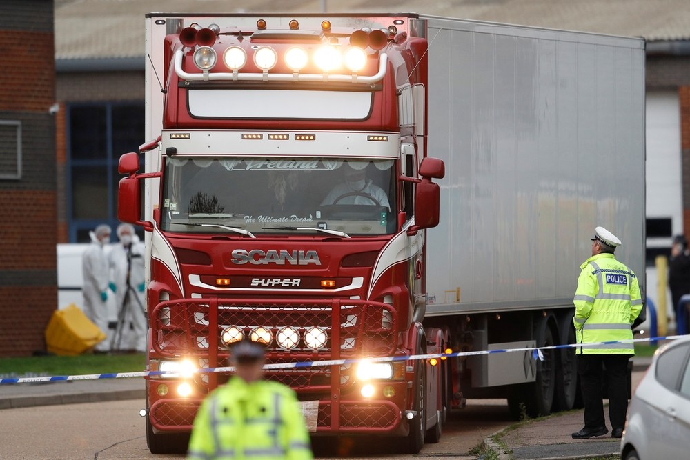 La Policía detiene a dos personas más por el camión de Essex