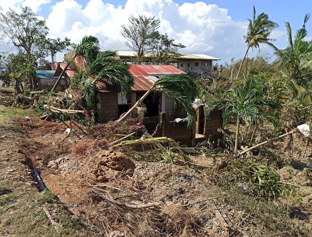 El paso del tifón 'Úrsula' por Filipinas deja 13 fallecidos