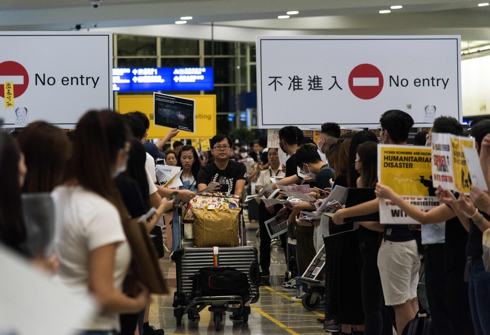 Protestas en el aeropuerto de Hong Kong  / AIDAN MARZO/SOPA IMAGES VIA ZUMA