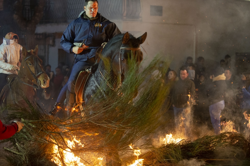 Luminarias en San Bartolomé de Pinares, 2020.  / DAVID CASTRO