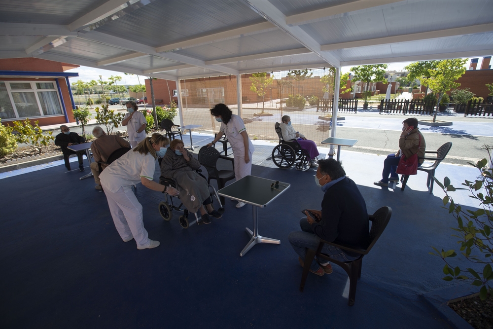 Reapertura de las resicendias de ancianos a visitas de familiares  / ISABEL GARCÍA