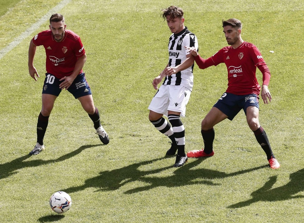 El Levante estropea el estreno de Osasuna en El Sadar 