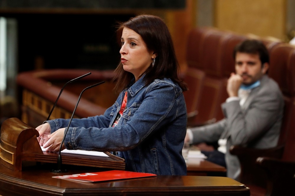  La socialista Adriana Lastra se encaró con el diputado popular José Luis Echániz.