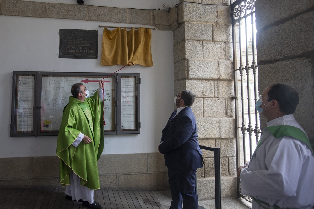 Placa conmemorativa por el 50 aniversario del nombramiento de la Santa Doctora de la Iglesia.  / ISABEL GARCÍA