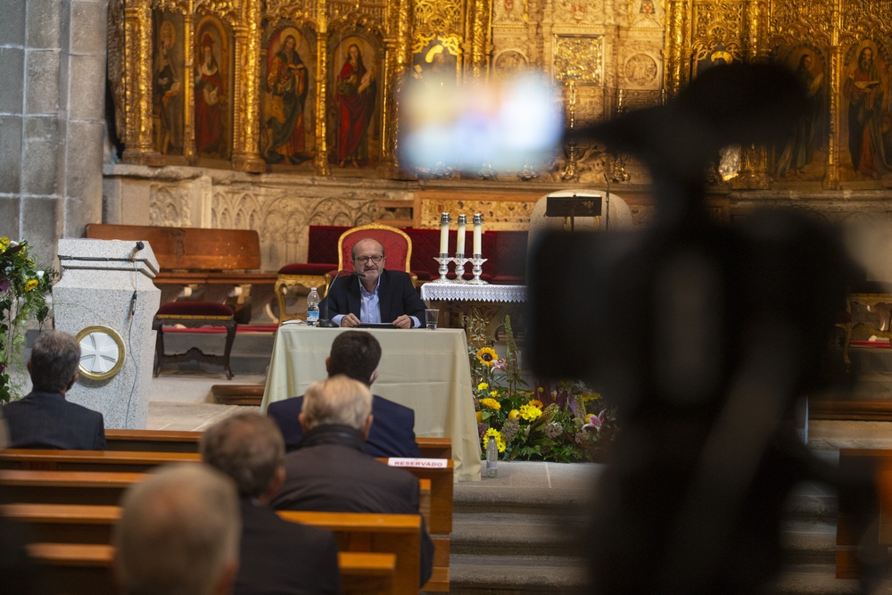 Conferencia a cargo de Juan Antonio Marcos, actos 50 aniverario nombramiento de la Santa Doctora de la Iglesia.  / ISABEL GARCÍA