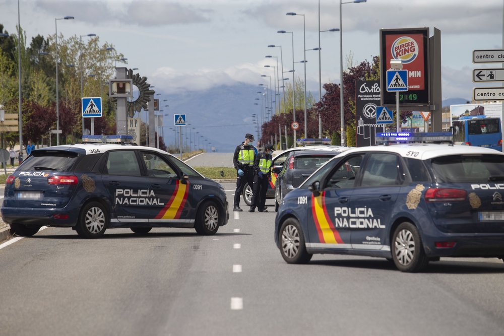 Control de la PolicÁ­a Nacional en la  avenida de Juan Carlos I.
