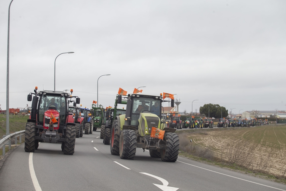 Tractorada en Arévalo.  / ISABEL GARCÍA