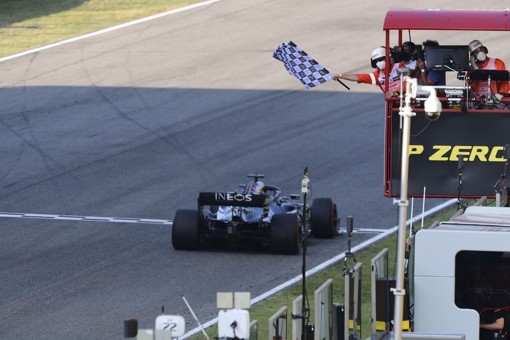 Hamilton, más líder tras lograr en Mugello su victoria 90 