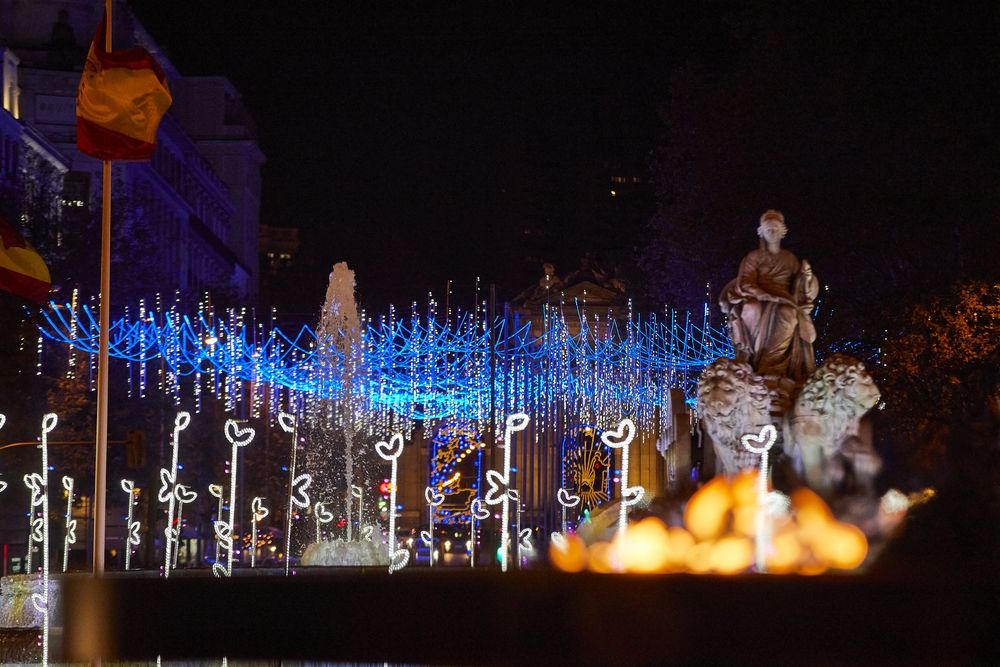 Madrid enciende su iluminación navideña  / JESÚS HELLÁ­N