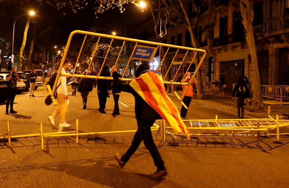 Catalan separatist supporters protest in Barcelona  / NACHO DOCE