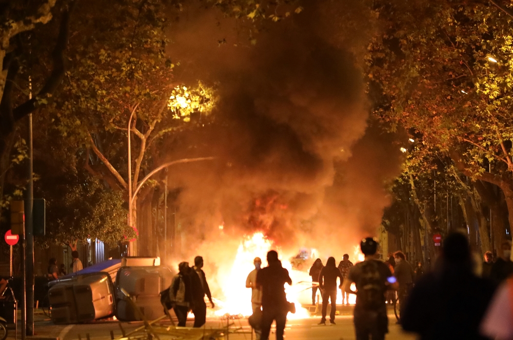 Catalan separatist supporters protest in Barcelona  / NACHO DOCE