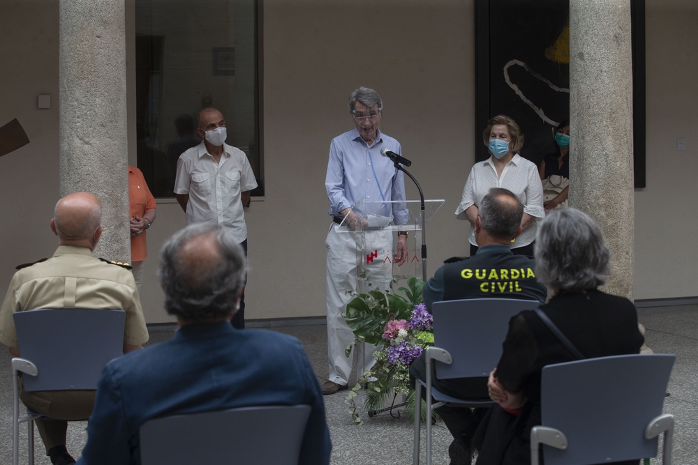 Inauguración de la exposición de Javier Paradinas.  / ISABEL GARCÍA