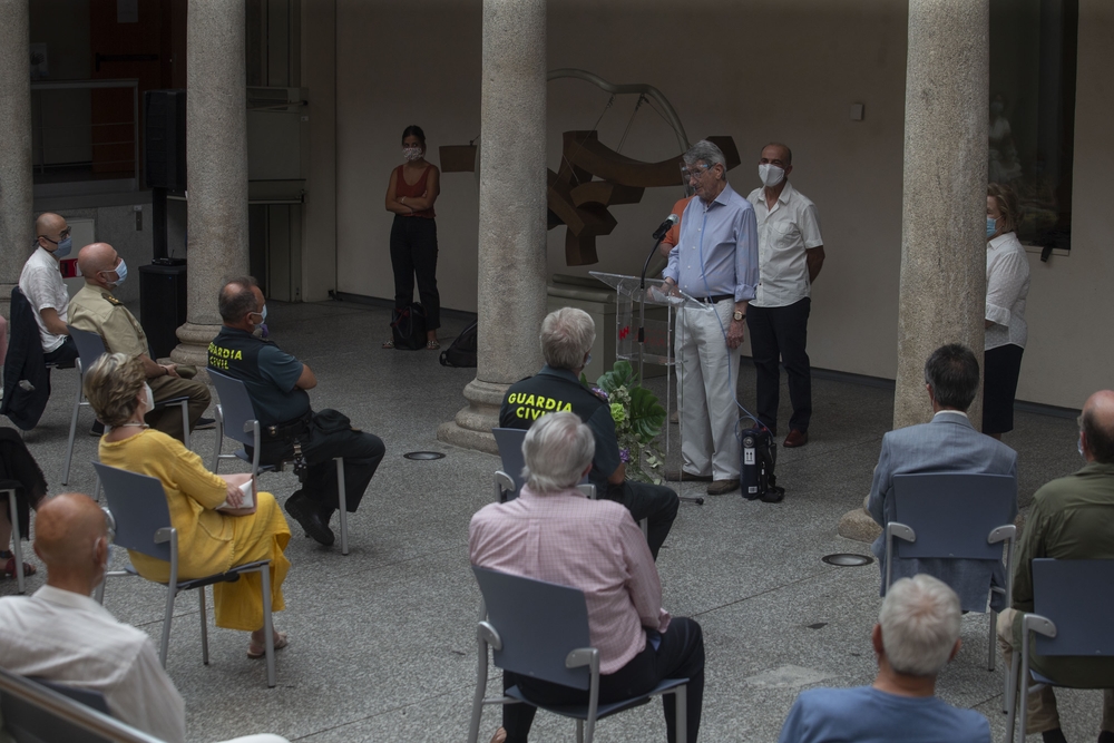 Inauguración de la exposición de Javier Paradinas.  / ISABEL GARCÍA