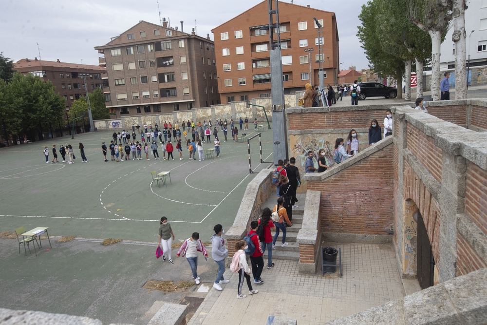 Comienzo de curso para los alumnos de secundaria y bachillerato.  / ISABEL GARCÍA