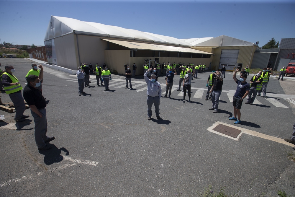Concentración de los trabajadores de Nissan por el cierre de la planta de Barcelona.  / ISABEL GARCÍA