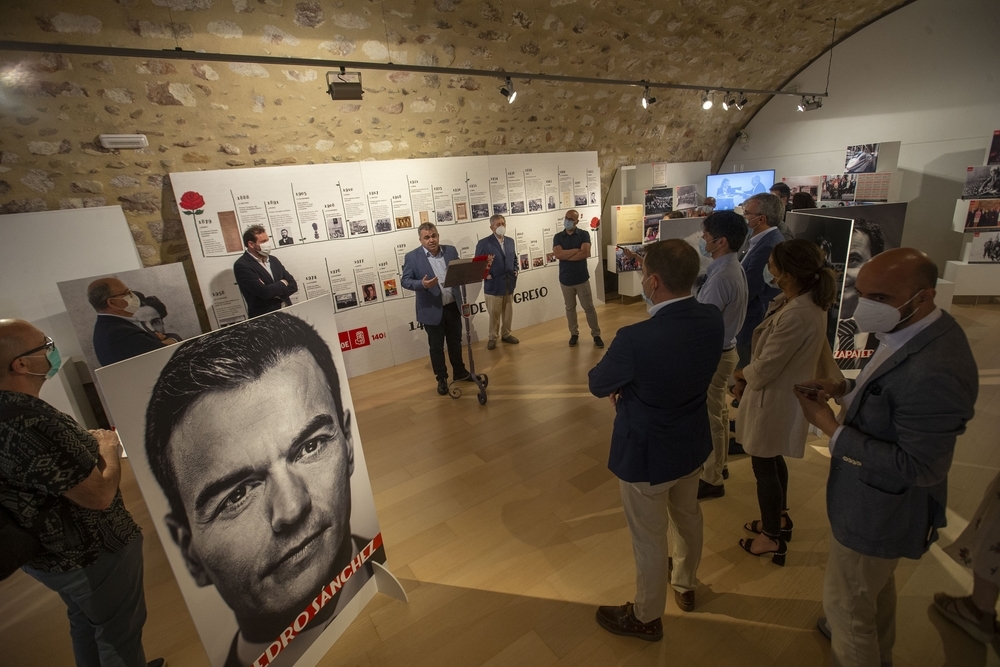 Una exposición recorre los 140 años del PSOE