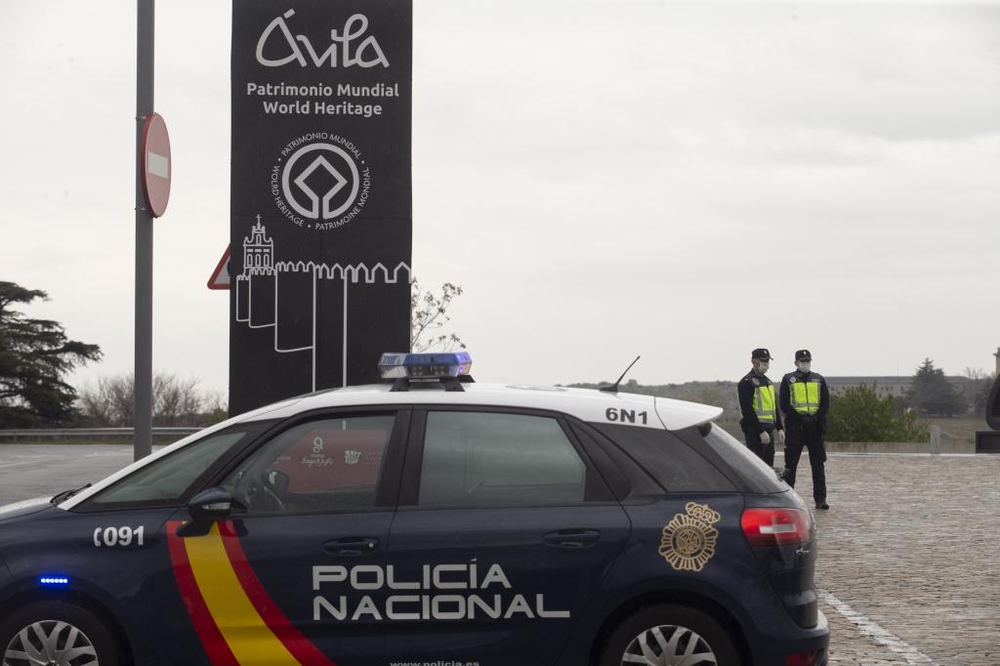 Policía Nacional intensifica los controles para el puente de Semana Santa.  / DAVID CASTRO