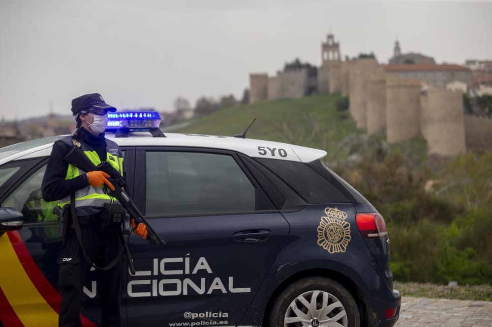 Policía Nacional intensifica los controles para el puente de Semana Santa.  / DAVID CASTRO