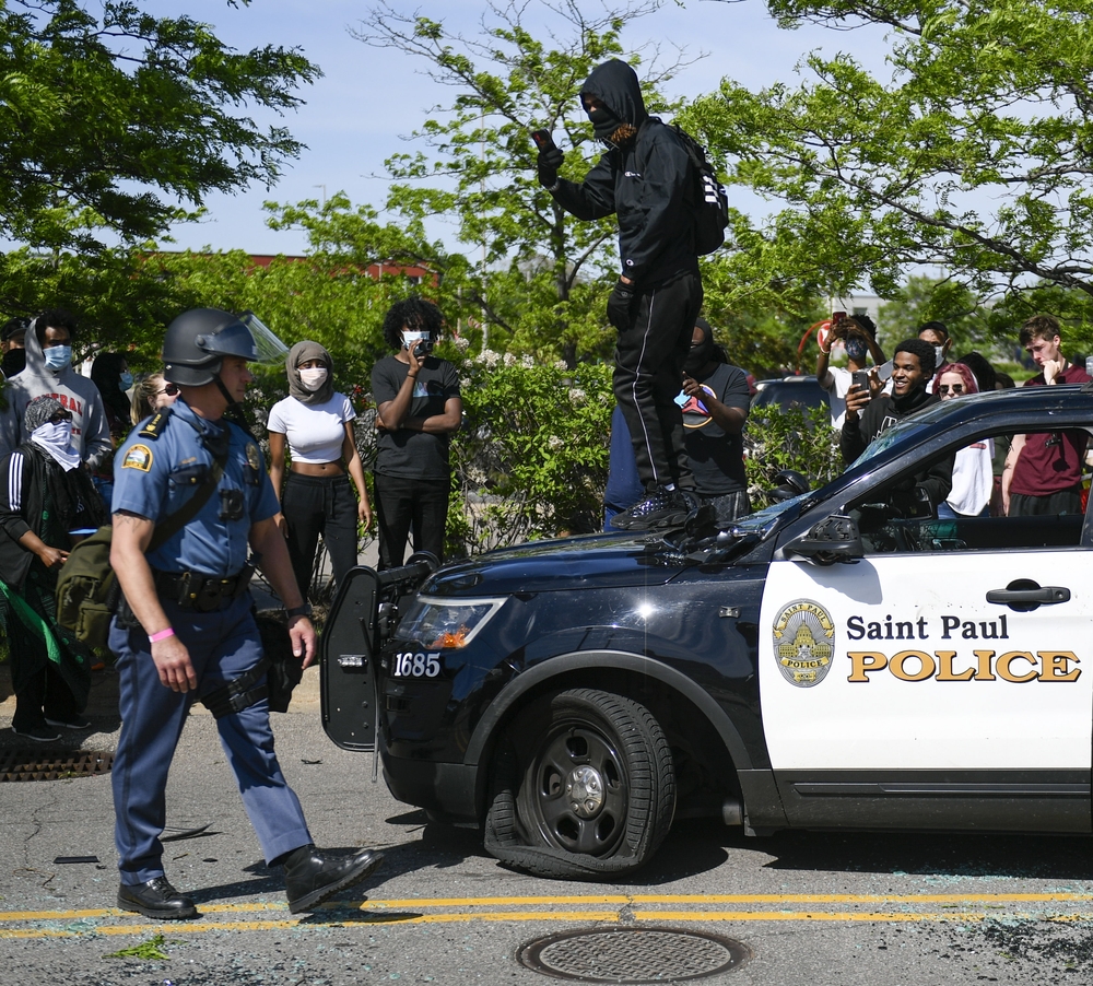 Police abuse protest in wake of George Floyd death in Minnesota  / CRAIG LASSIG