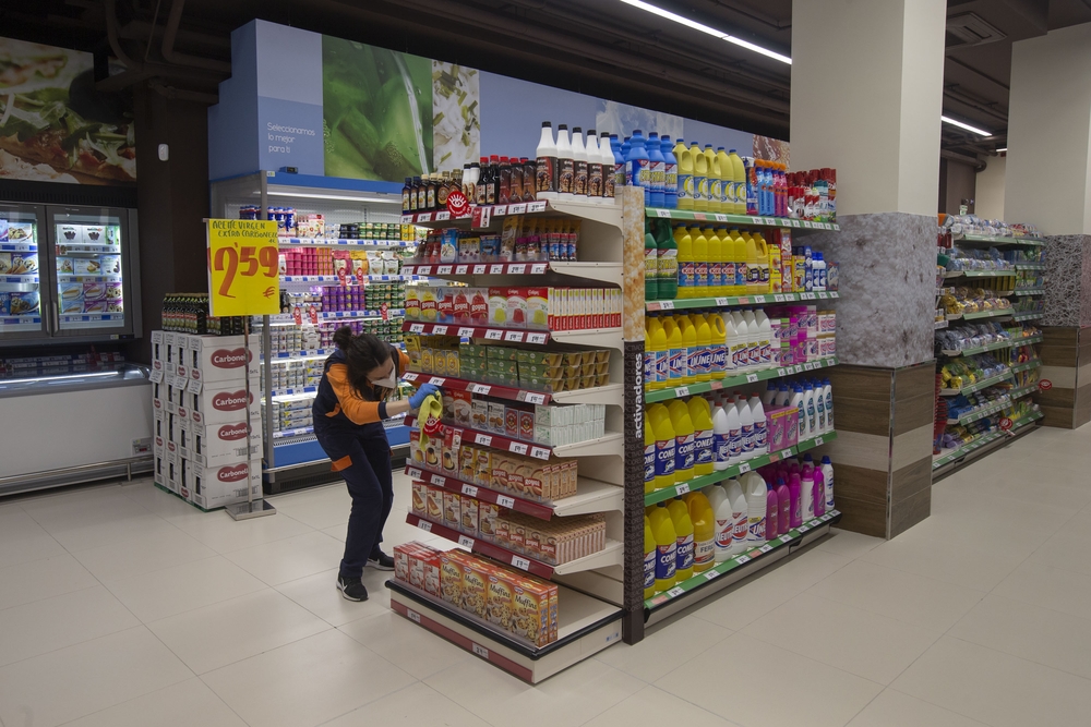 Apertura del supermercado Gadis de la Avenida de San Roque.  / ISABEL GARCÍA