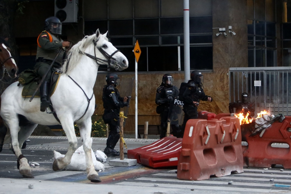 Disturbios en la segunda jornada de protestas contra la PolicÁ­a en Colombia.  / LUIS EDUARDO NORIEGA A.