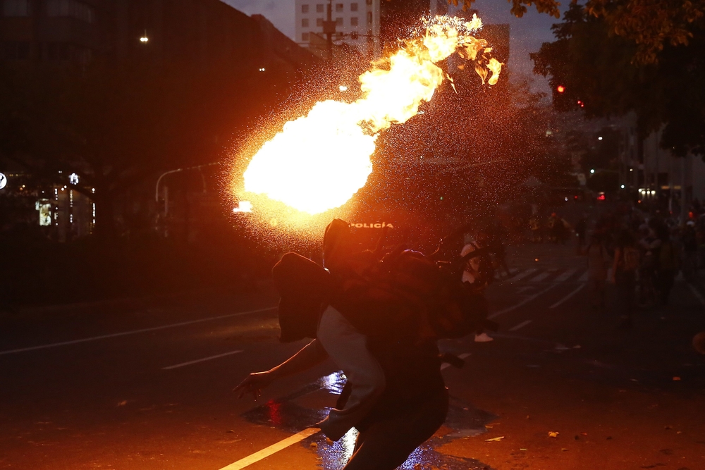 Disturbios en la segunda jornada de protestas contra la PolicÁ­a en Colombia.  / LUIS EDUARDO NORIEGA A.