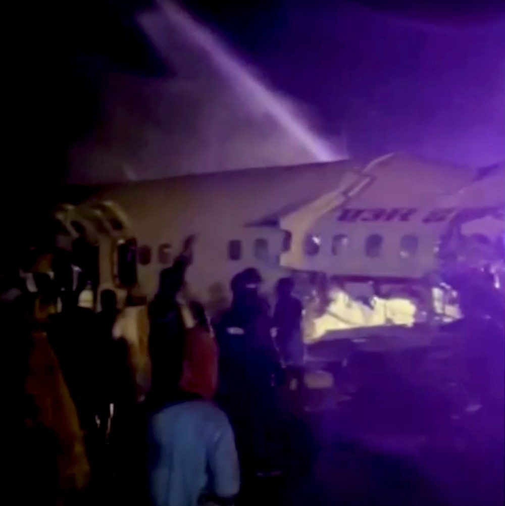 Al menos 10 muertos al salirse de pista un avión al aterriza