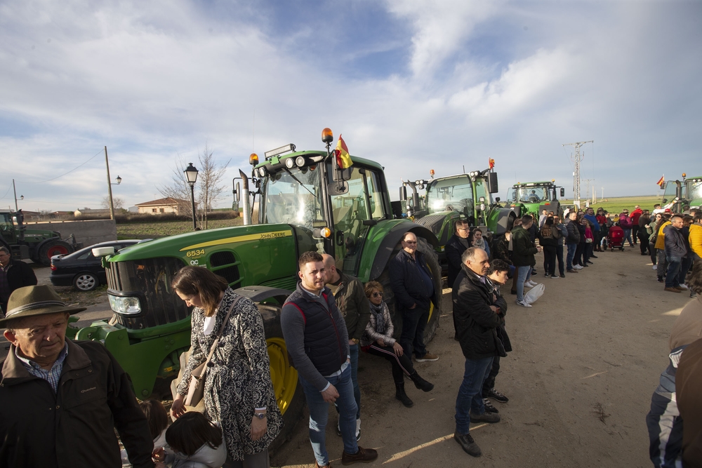 PalagÁ¼inos en Palacios de Goda, concentración de tractores.  / ISABEL GARCÍA