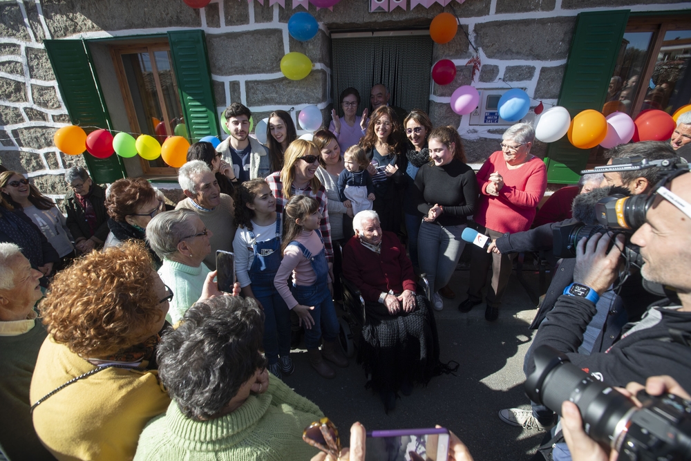 Homenaje a TÁ­a Maria Varas de Navaluenga por sus 110 años.  / ISABEL GARCÍA