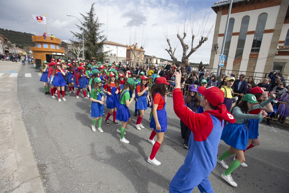 Desfile del Domingo de Piñata en el Carnaval de Cebreros Interprovincial.  / ISABEL GARCÍA