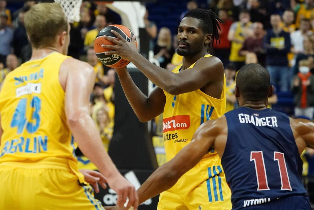 El Baskonia sobrevive de las rentas