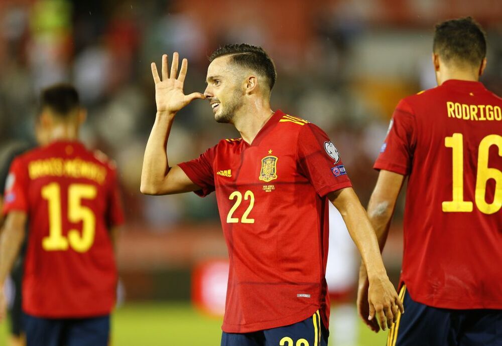 España encuentra la contundencia con un póker de goles