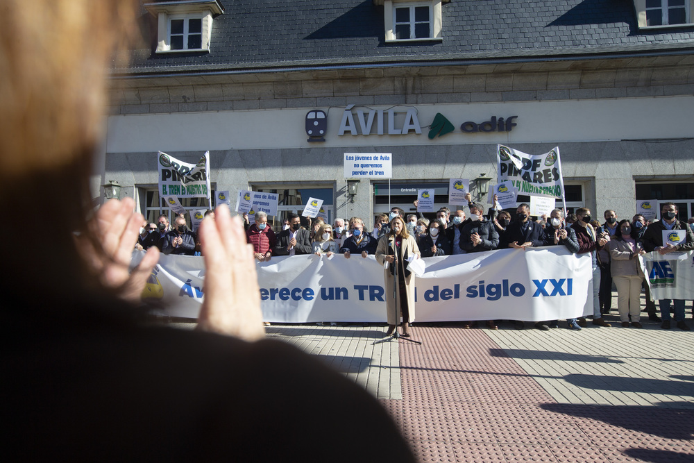 Manifestación por el tren, Á?vila merece un tren del siglo XXI, Mesa en Defensa del Ferrocarril.  / ISABEL GARCÍA