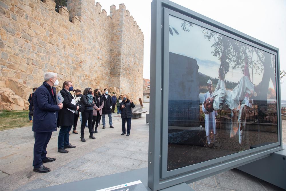 Inauguración de la exposicion Â´Tierra de SueñosÂ´de Cristina GarcÁ­a Rodero.  / ISABEL GARCÍA