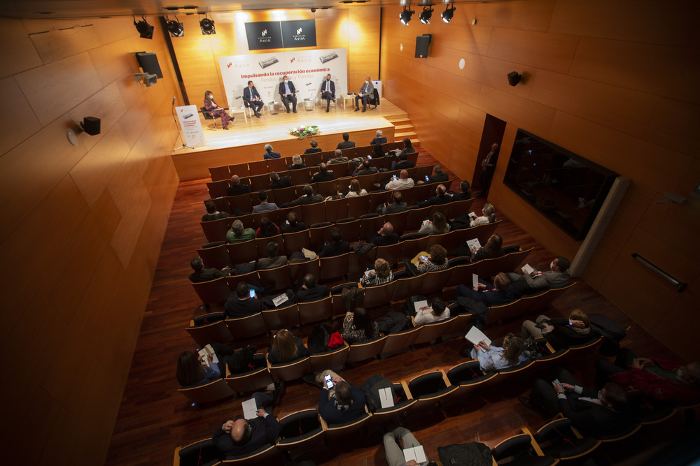 El consejero de Presidencia participó en el foro sobre recuración económica de Diario de Ávila.  / DAVID CASTRO