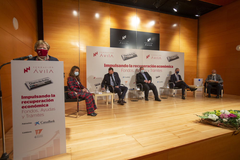 El consejero de Presidencia participó en el foro sobre recuración económica de Diario de Ávila.  / DAVID CASTRO