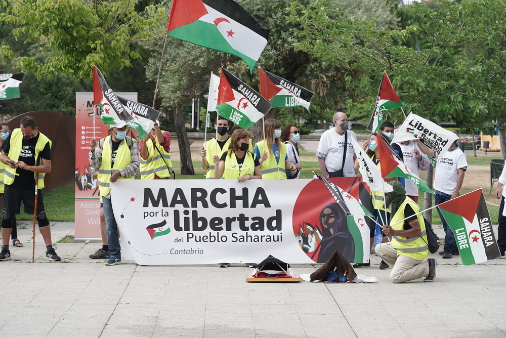 Recepción de la marcha por la libertad del pueblo saharaui, que llega a la sede de las Cortes de Catilla y León.