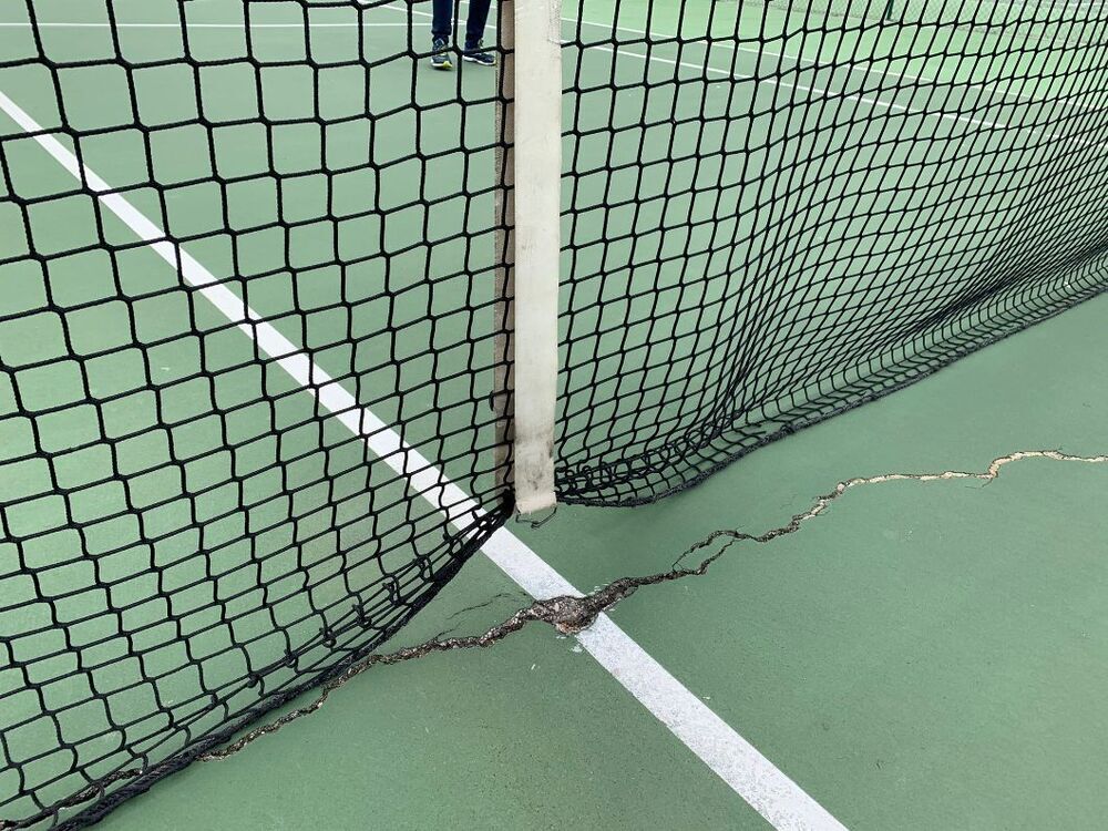 El CT Paramera denuncia el mal estado de las pistas de tenis