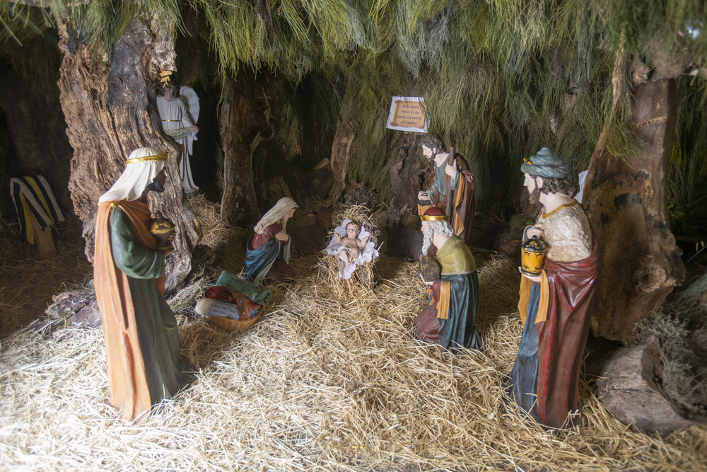 Tradicional visita familiar a los Belenes en Navidad.  / DAVID CASTRO