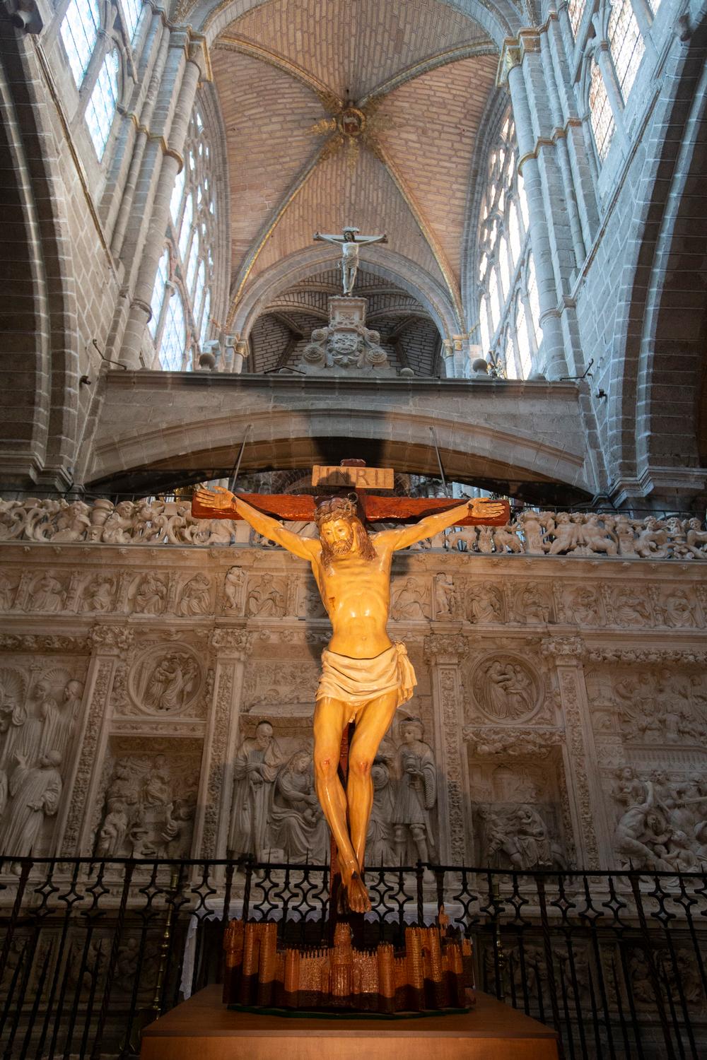 Muestra de veneración de Semana Santa en la Catedral.  / ISABEL GARCÍA