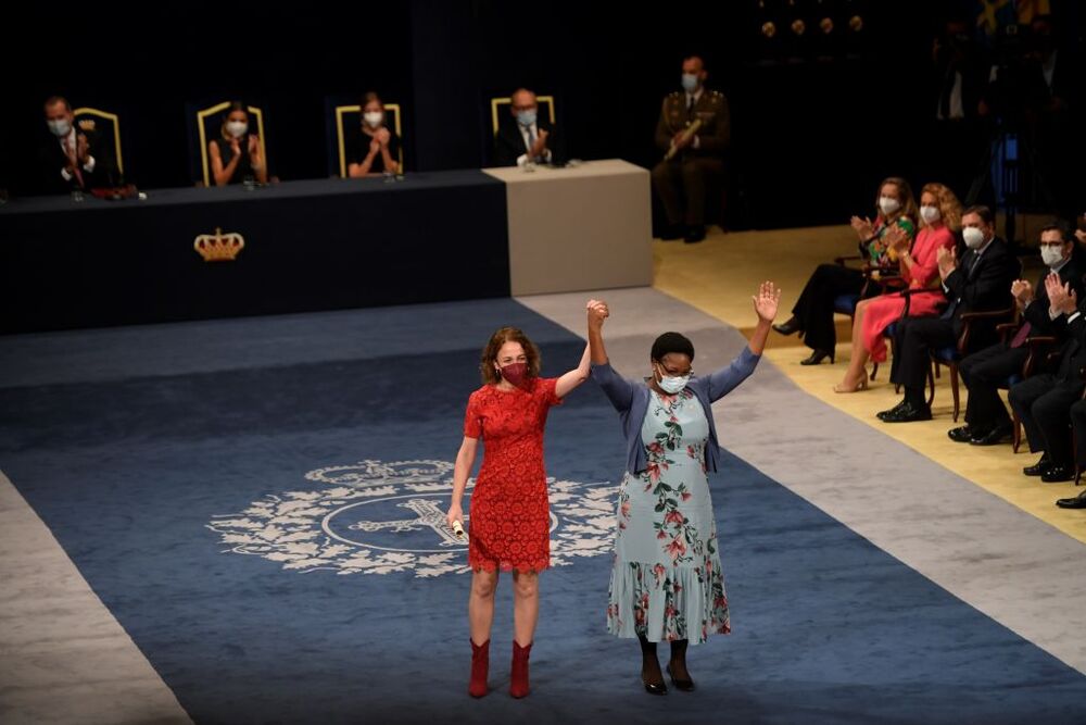 Dos representantes de CAMFED Association, premio Princesa de Asturias de Cooperación internacional  / ELOY ALONSO