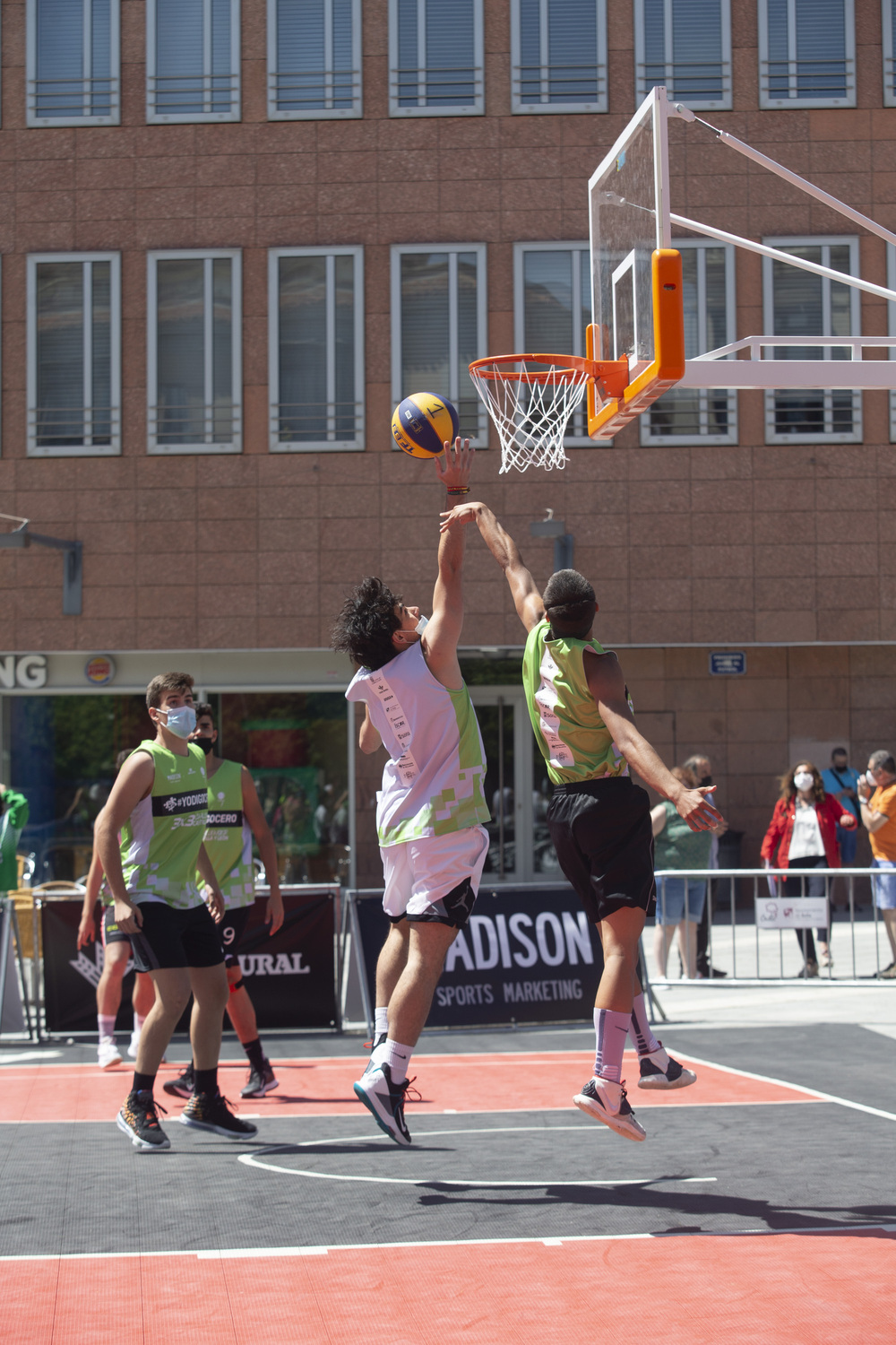 Baloncesto 3x3 Street Basket Tour de Castilla y León, plaza de Santa Teresa.  / ISABEL GARCÍA