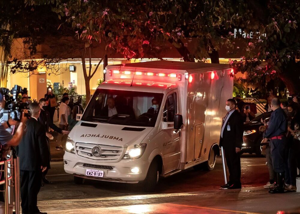 Bolsonaro es trasladado a un hospital de Sao Paulo