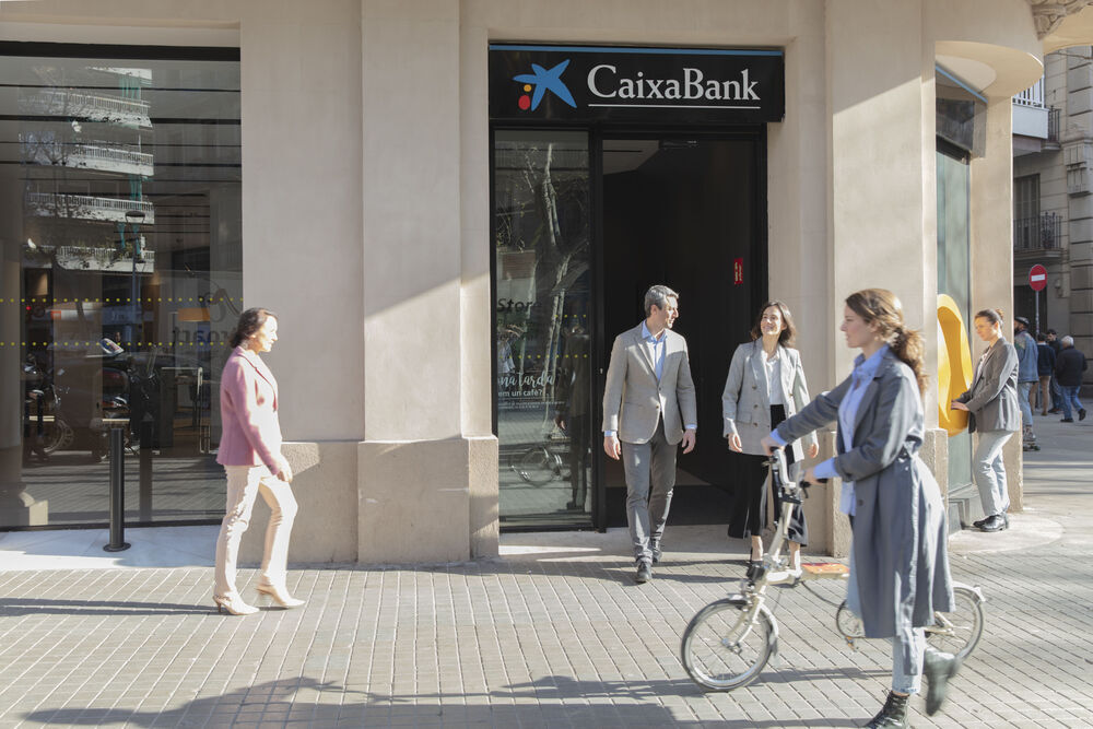 CaixaBank mantiene la red de sucursales más extensa del país