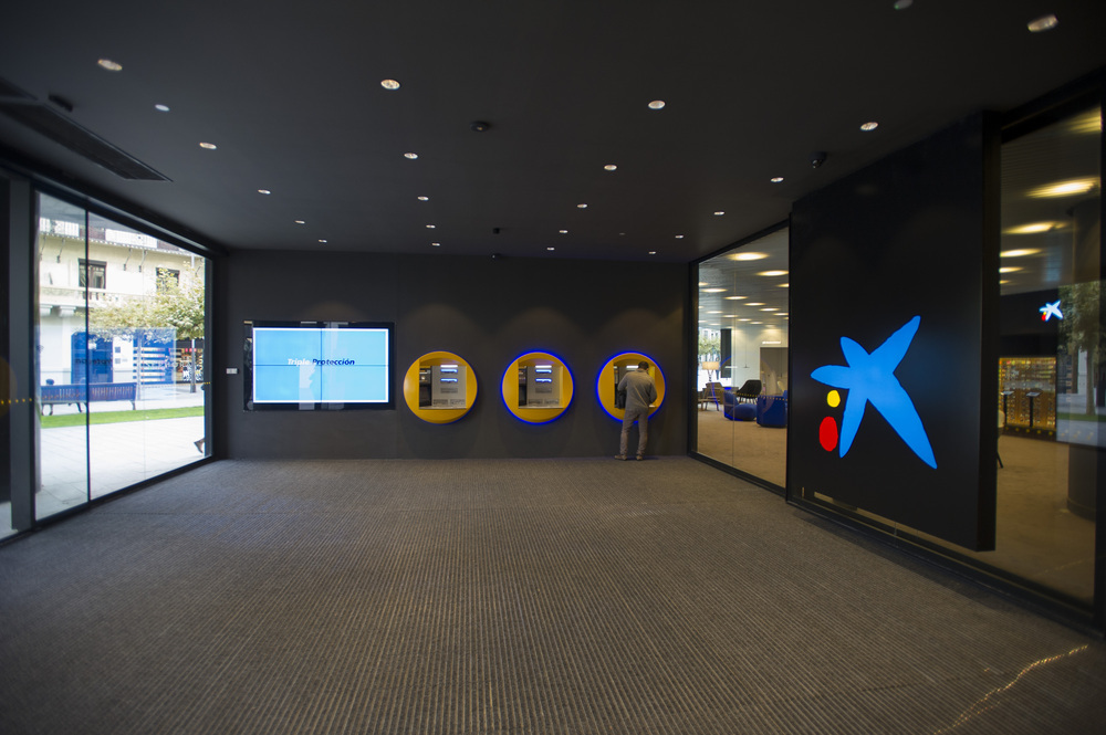 CaixaBank mantiene la red de sucursales más extensa del país