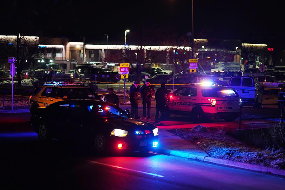 At least 10 killed in mass shooting in Colorado  / BRENDAN DAVIS