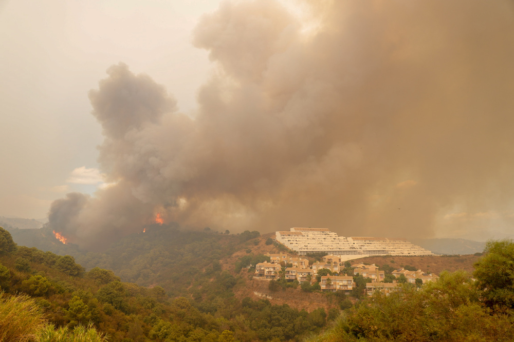 El incendio de Málaga da una tregua para poder trabajar